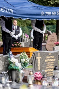 Ceremonia pogrzebowa (25)
